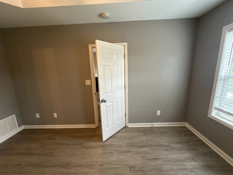 Building Photo - Room in House on Etheridge Dr NW