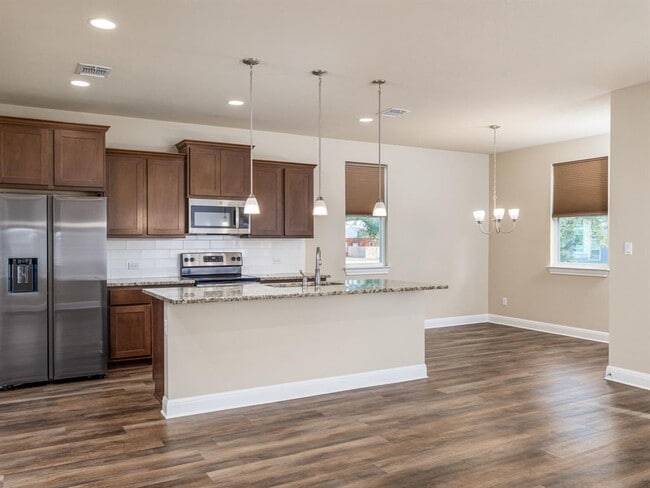 Building Photo - 904 Central Blvd