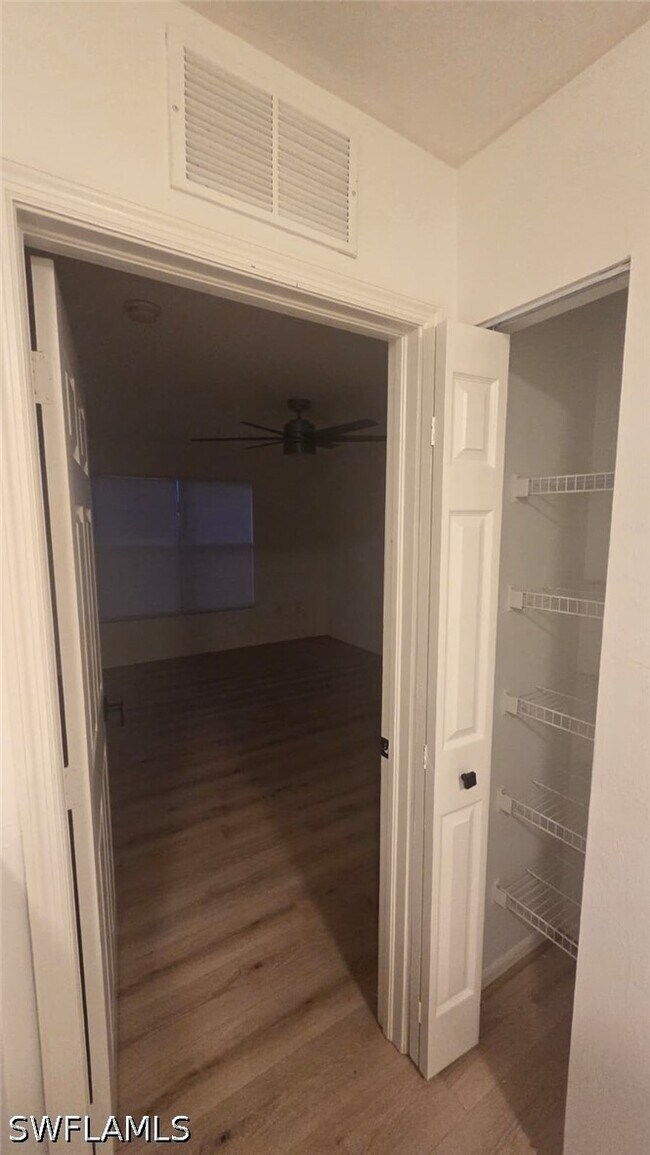 Building Photo - 3642 Pine Oak Cir