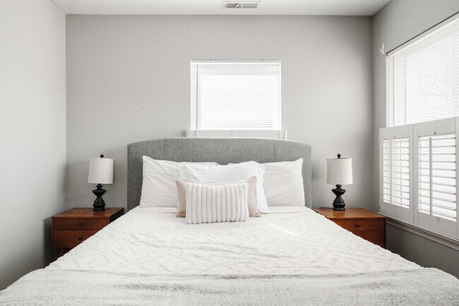 Building Photo - 2318 N New Jersey St