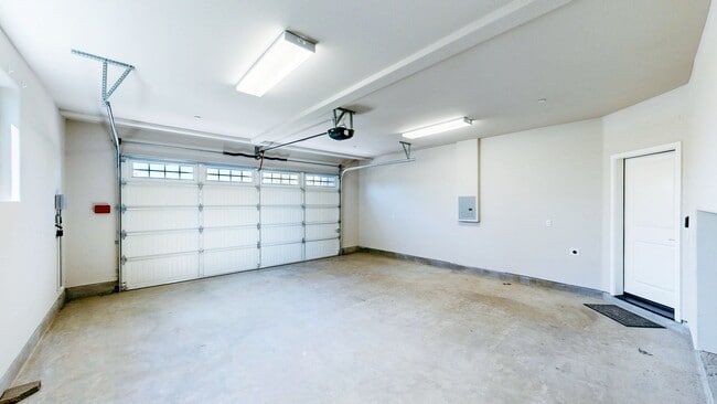 Building Photo - Rare Santa Rosa Four Bedroom house in Desi...