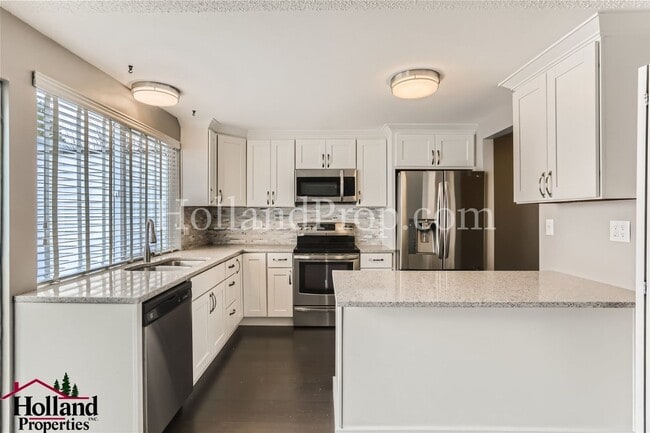 Building Photo - 3 bedroom home in a great location of Beav...