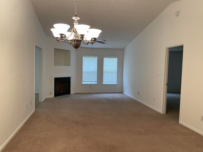 Building Photo - 212 E Middlebury Ln SW