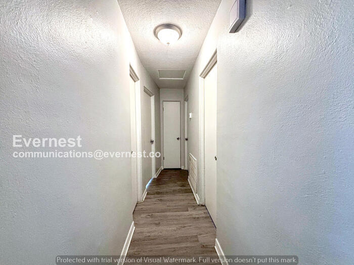 Building Photo - 300 S Palermo Ave