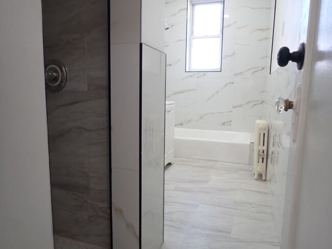 Building Photo - 663 E 94th St