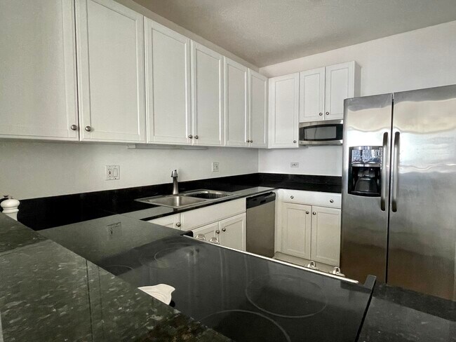 Building Photo - 400 N La Salle Dr