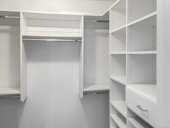 Building Photo - 163 MacGregor Dr