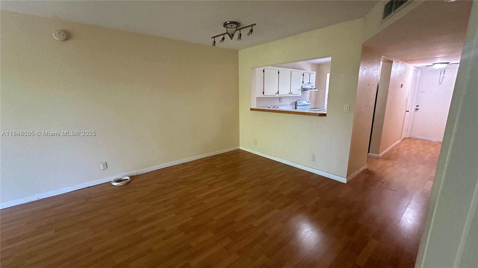 Building Photo - 8060 Fairview Dr