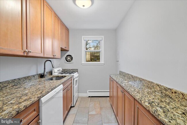 Building Photo - 945 N Barton St