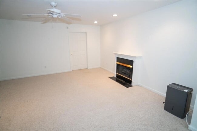 Building Photo - 9155 Nesbit Ferry Rd
