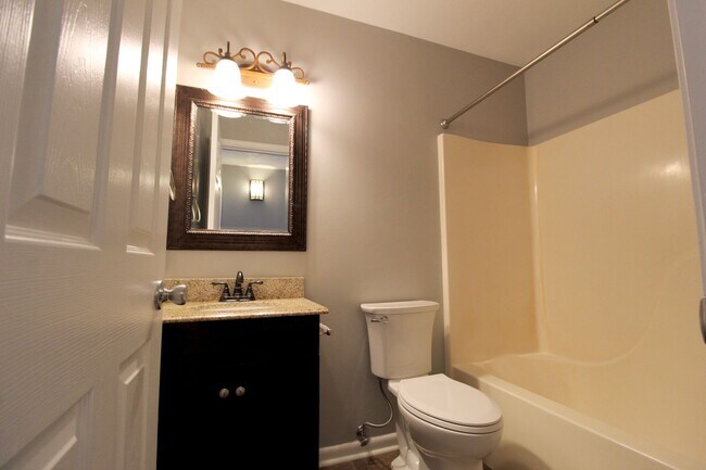 Building Photo - 1416 Bradley Dr