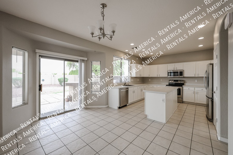 Building Photo - 14605 W Verde Ln