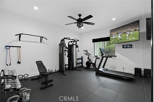 Building Photo - 5946 Woodlake Ave