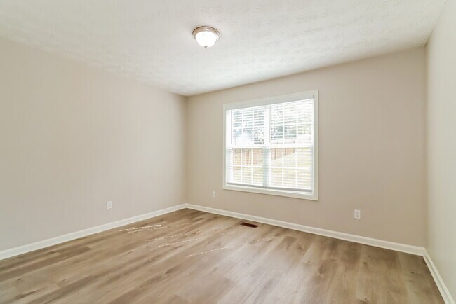 Building Photo - 909 N Lassetter Cir