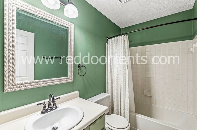 Building Photo - Charming 3-Bedroom Ranch with Scenic Backy...