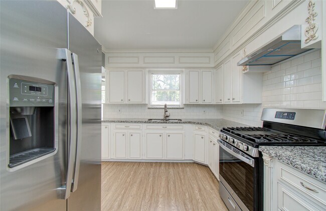 Building Photo - 1108 Kern St
