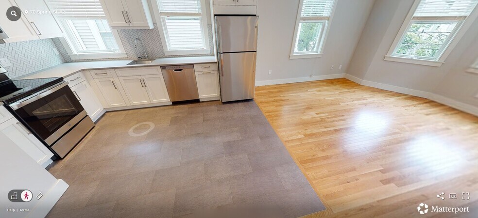 Building Photo - 75 Spring St