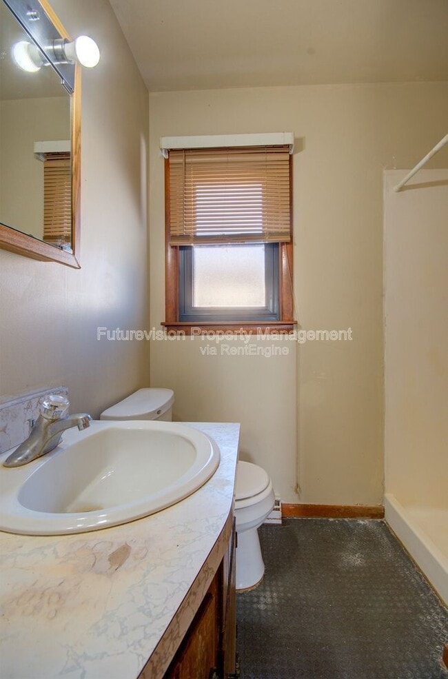 Building Photo - 634 Hays