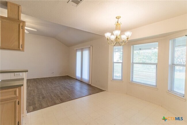 Building Photo - 4514 Hondo Dr
