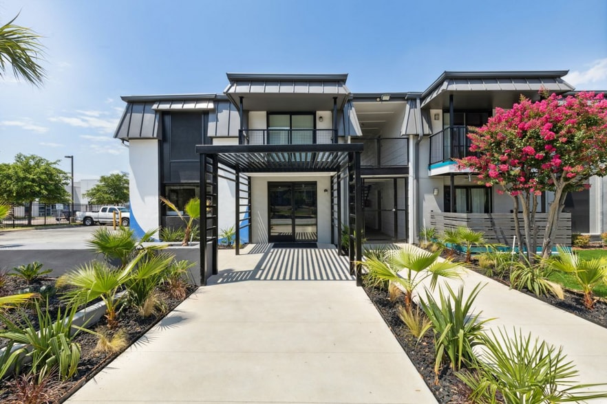 Primary Photo - The Ace Apartments
