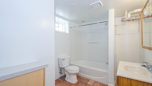 Building Photo - 1441 S State St