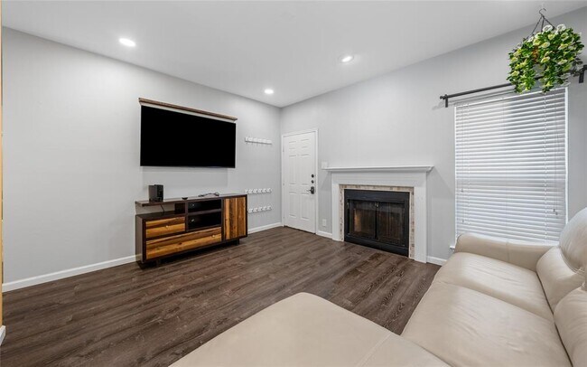 Building Photo - 2414 Longview St