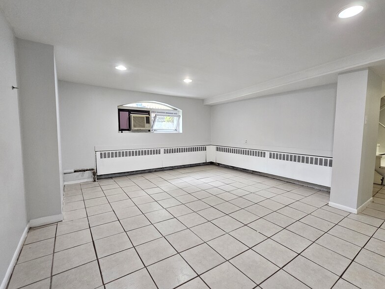 Building Photo - 2441 N Tripp Ave