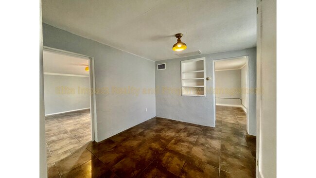 Building Photo - 2548 E 3rd St