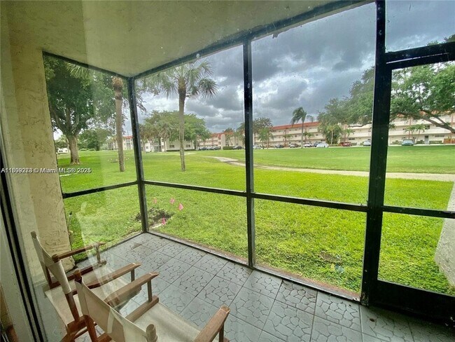 Building Photo - 671 S Hollybrook Dr