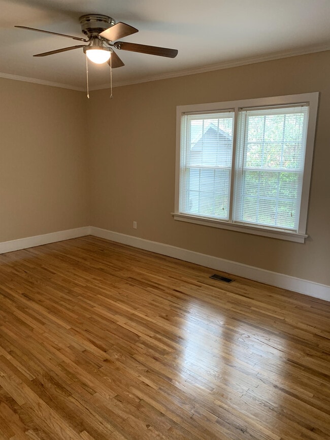 Building Photo - 5421 Pine St