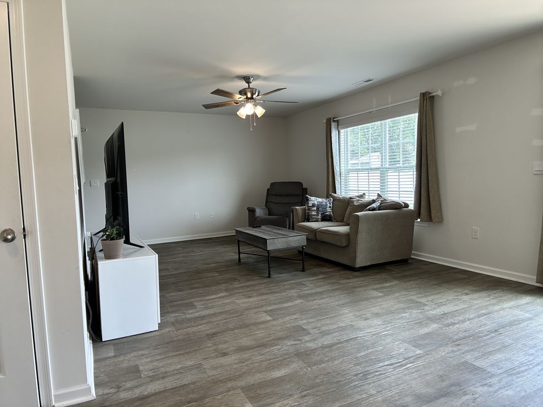 Building Photo - 5459 Carolines Way