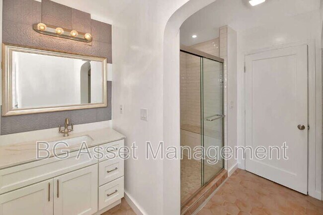 Building Photo - 2801 Sabral Cir