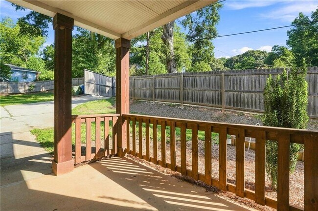 Building Photo - 1375 Miller Reed Ave SE