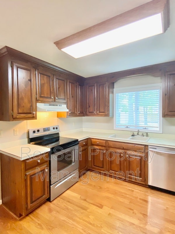 Building Photo - 203 Monty Manor