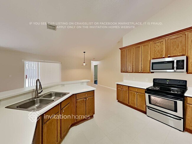 Building Photo - 3321 SW Savona Blvd