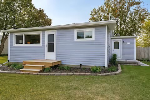 Front of home - 211 Grant St