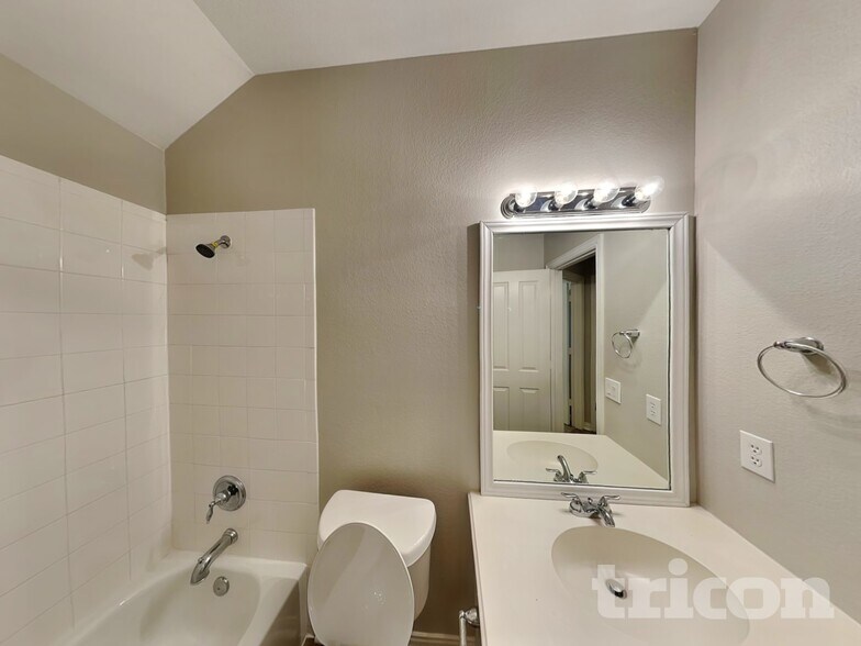 Building Photo - 225 Bison Meadow Dr