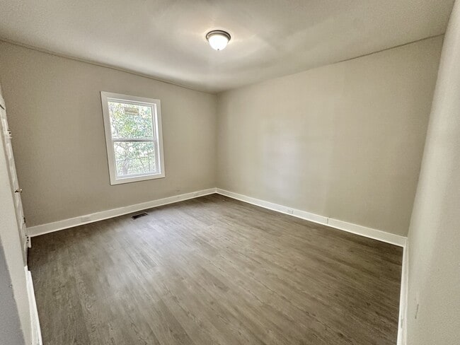 Building Photo - 719 Washington Ave SW