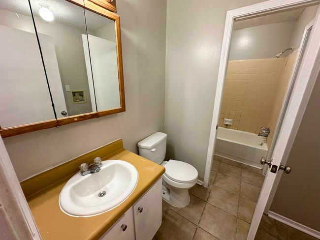 Building Photo - 6057 Scottsdale Ct