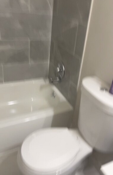 Building Photo - 121 San Remo Blvd