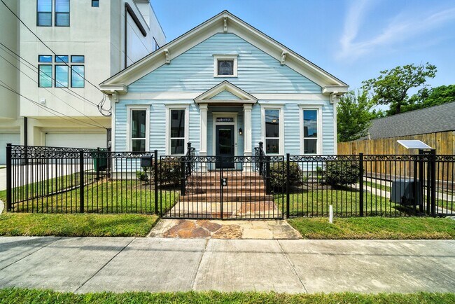 Primary Photo - 1616 Alamo St