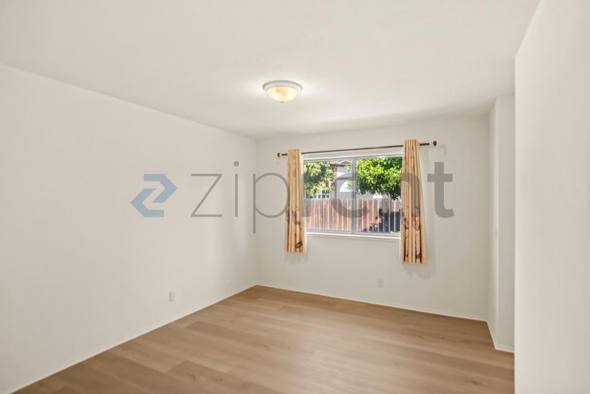 Building Photo - Unit
