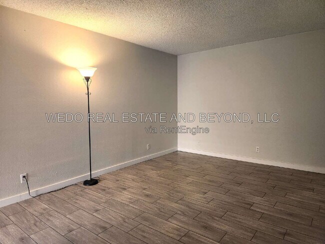 Building Photo - 5112 N 28th Dr