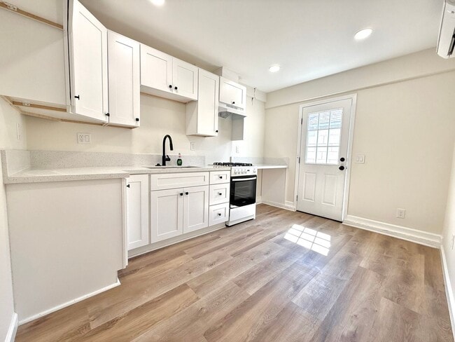 Primary Photo - For Rent – 2 Bedroom, 1 Bath Apartment in ...