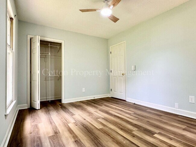 Building Photo - 307 Abbey Ln