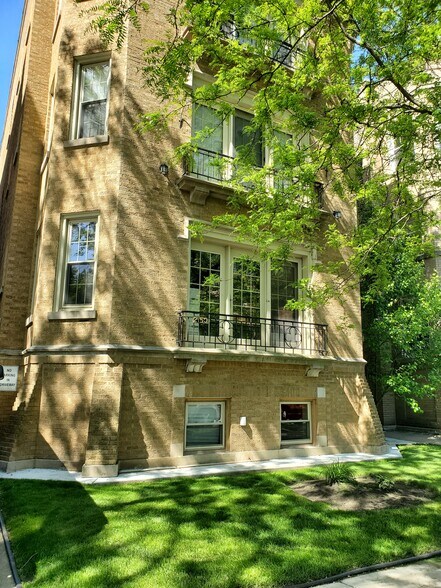 Building Photo - 2150 W Arthur Ave