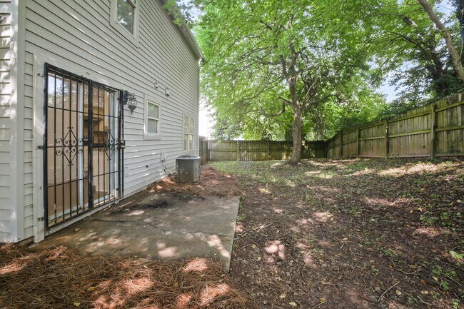 Building Photo - This stylish 4 bedroom, 2.5-bath rental is a true find!