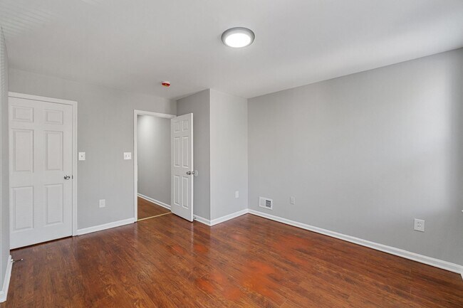 Building Photo - 1027 Bennett Pl