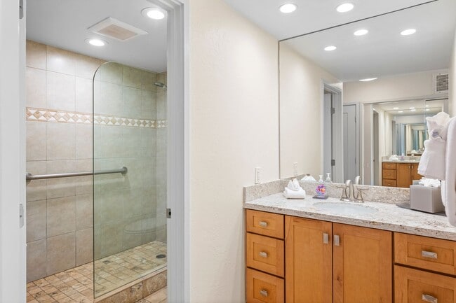 Building Photo - Lahaina Shores Furnished Studio Units Available Now!