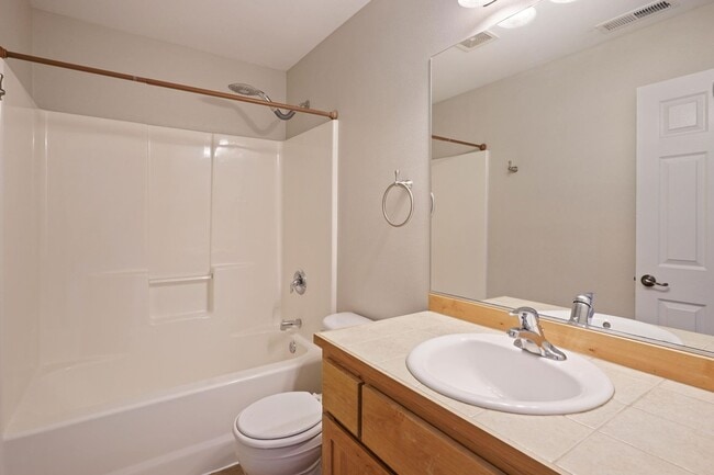 Building Photo - Huge home, recent upgrades!  Like new!
